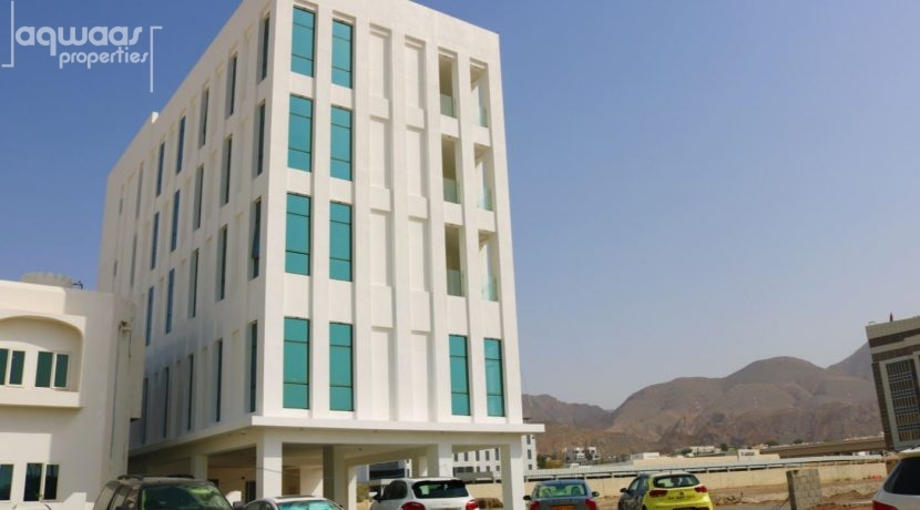 COMMERCIAL BUILDING FOR RENT IN MADINAT SULTAN QABOOS
